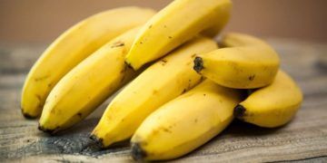 banana fruit eating on an empty stomach