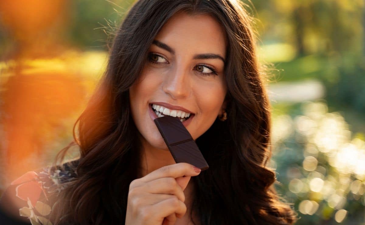 Enjoy the properties of dark chocolate, which benefits the heart and your blood circulation.