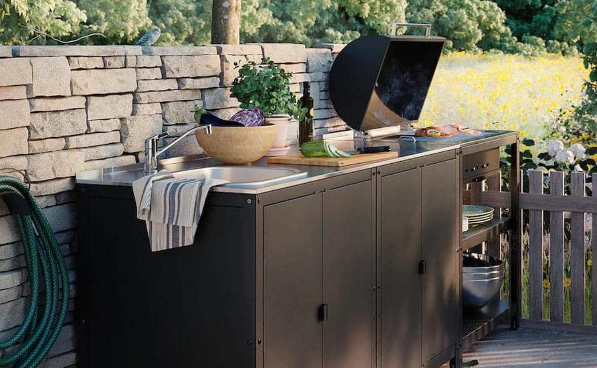 The dimensions of this Ikea barbecue are perfect for cooking for several people