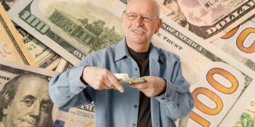 Seniors need to control expenses before retirement
