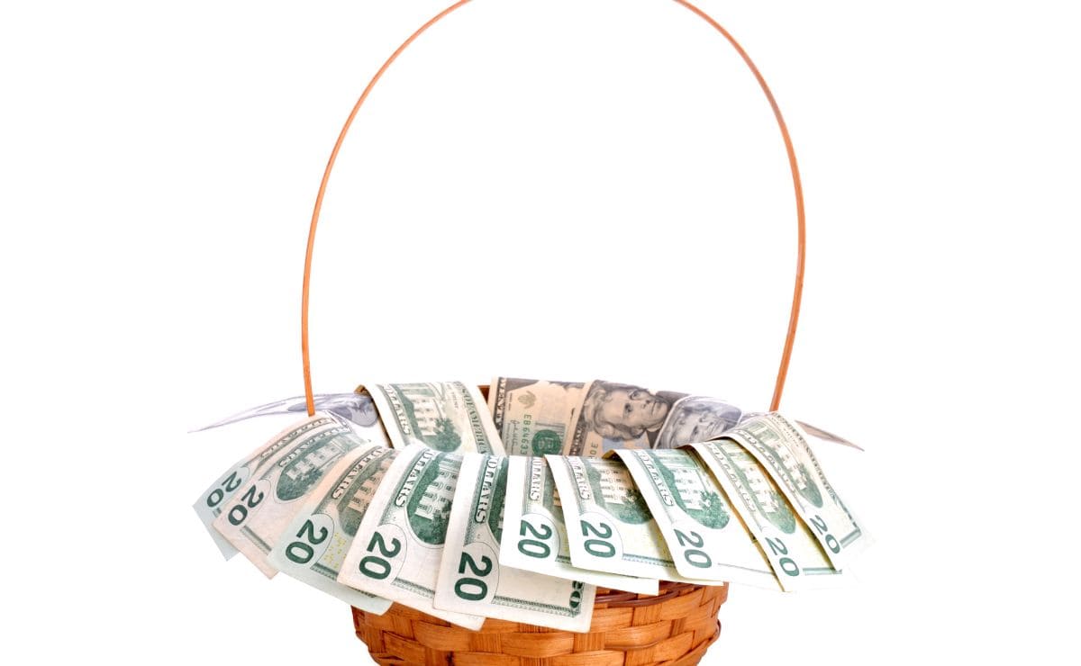 The risk of investing everything in one single fund for your retirement