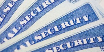 Find out the minimum requirements to get Social Security paycheck