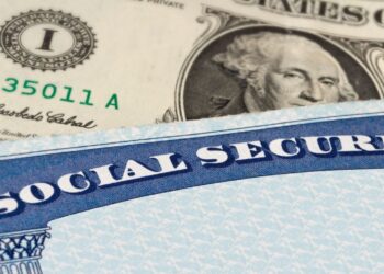 Find out the disadvantages of applying for Social Security cheques at age of 65