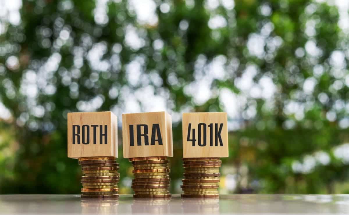 Retirement plans like 401(k) and IRA vs pensions