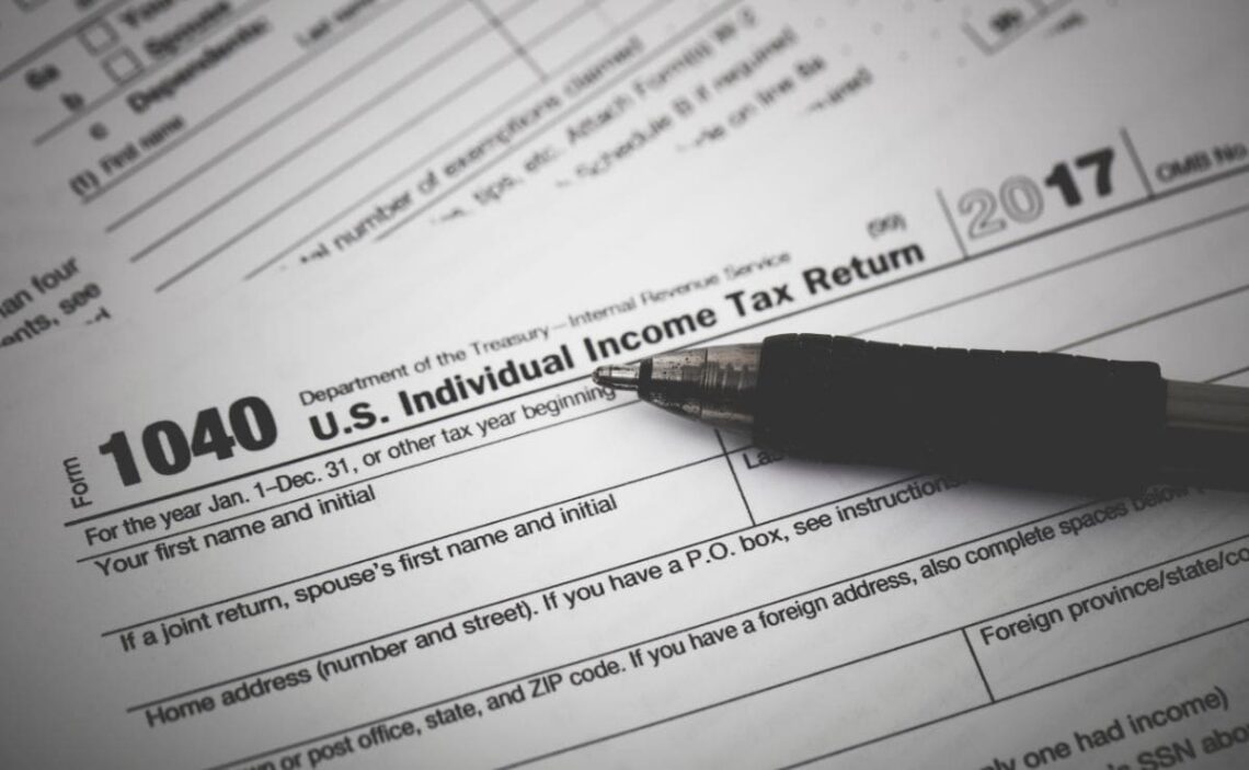 There are several 1040 form schedules to pay taxes to IRS