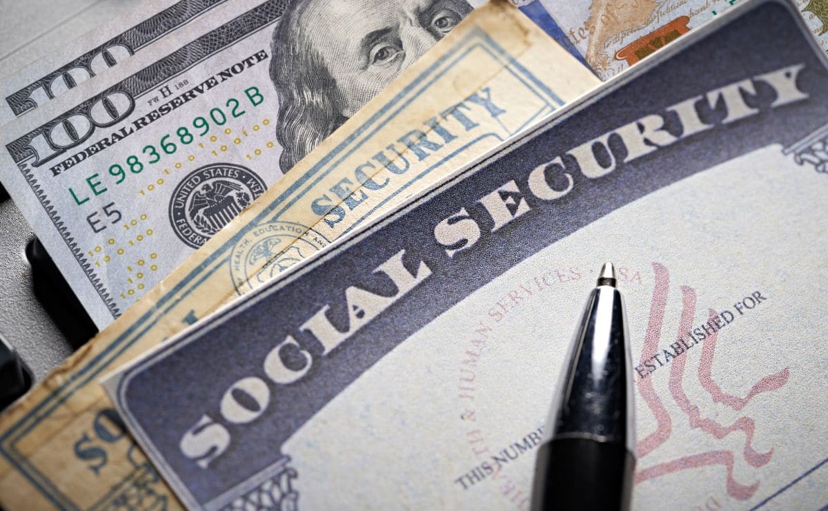 It is possible to receive the Social Security payment on the same day of shipment if we activate Direct Deposit as a payment method