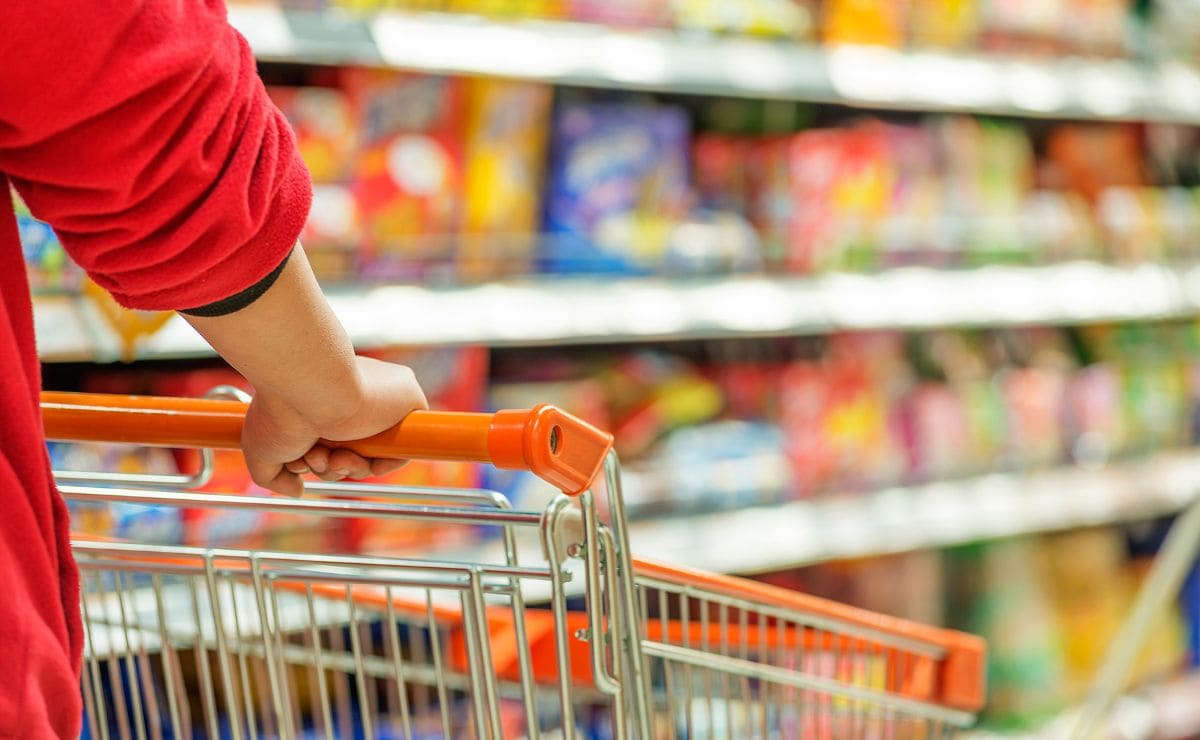 Find out if the supermarket where you want to go is open today