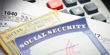 SSA card, calculator and forms to calculate the new COLA increase for 2024 with this Social Security tool