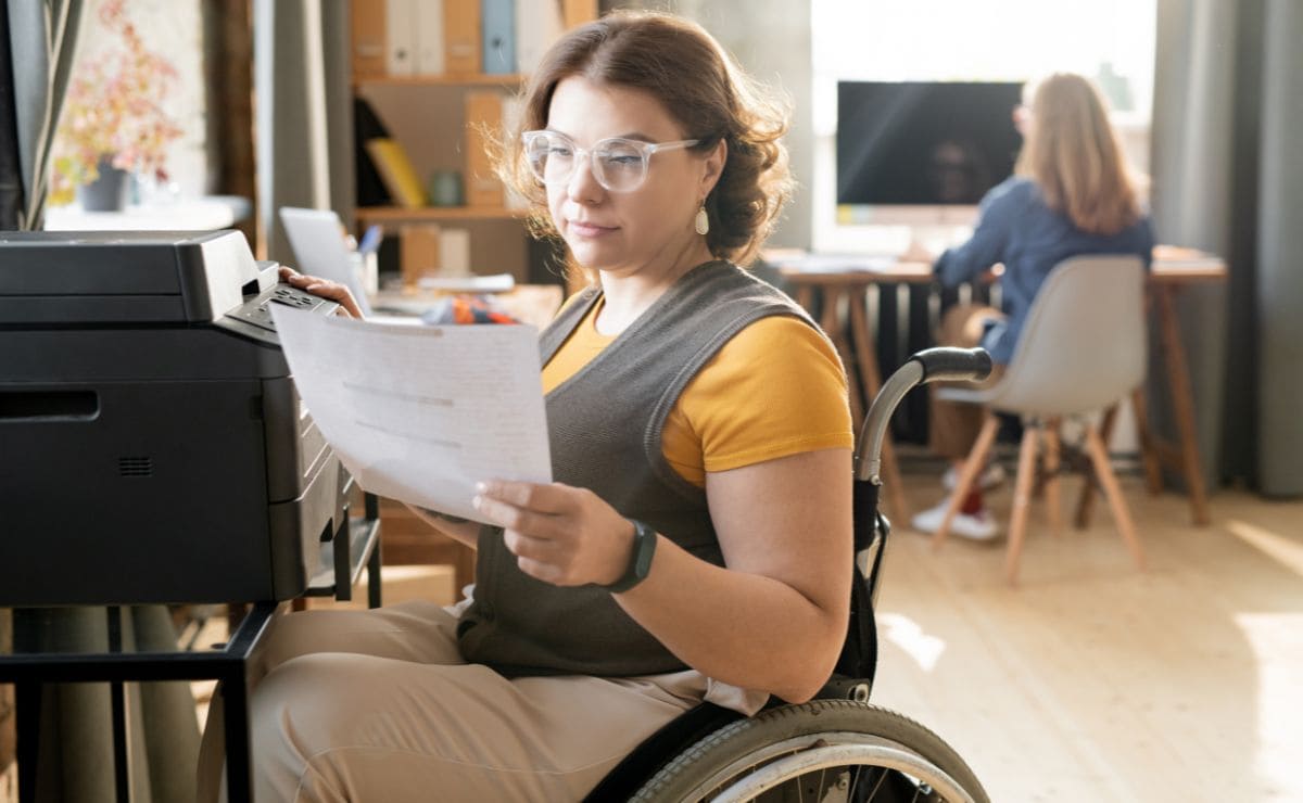 The majority of disability benefit recipients are able to work at the same tim