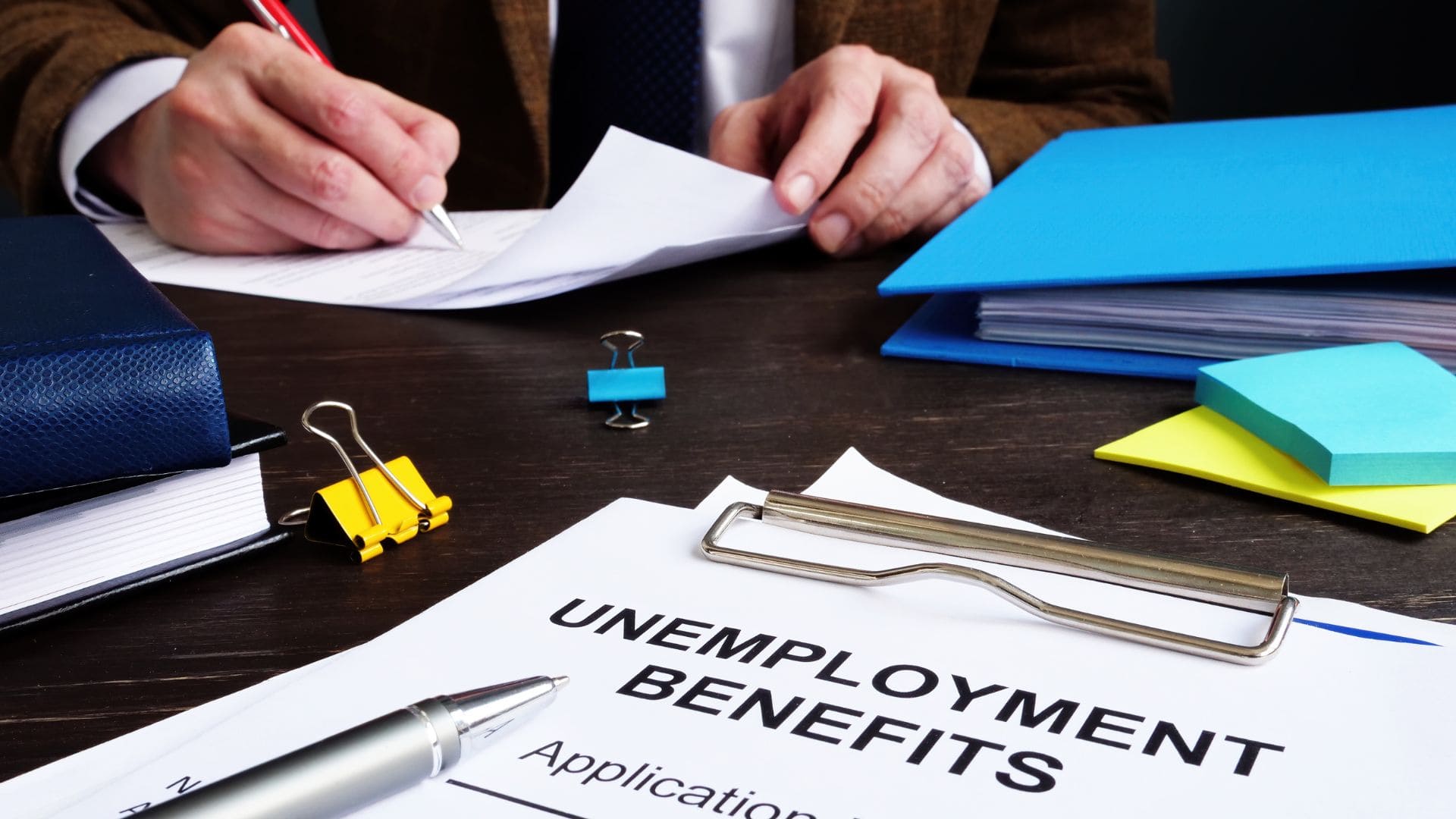 The unemployment benefits will appear some time after applying for it