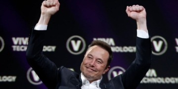 Elon Musk offers jobs to create innovative 'super app' with salaries in excess of $3,000