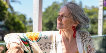 I am 65 years old and have no retirement savings and will receive a Social Security check for $1,900 a month. Can I live comfortably on this paycheck?