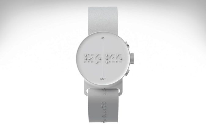 Dot, el primer smartwatch para personas invidentes adaptado al braille