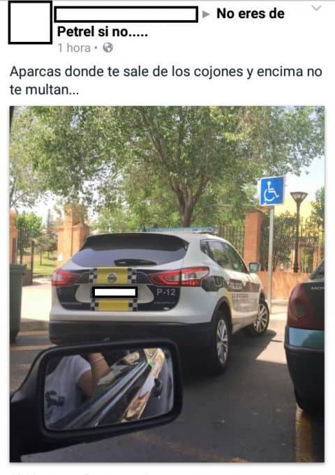 Multan con 800 euros a una mujer que fotografió un coche de policía en una plaza de PMR