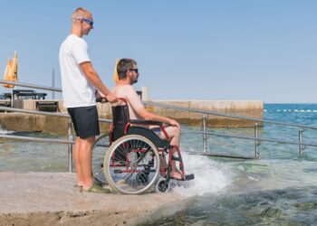5 playas accesibles spain chatGPT