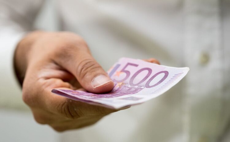 Banco Santander regala 500 euros./ Licencia Adobe Stock