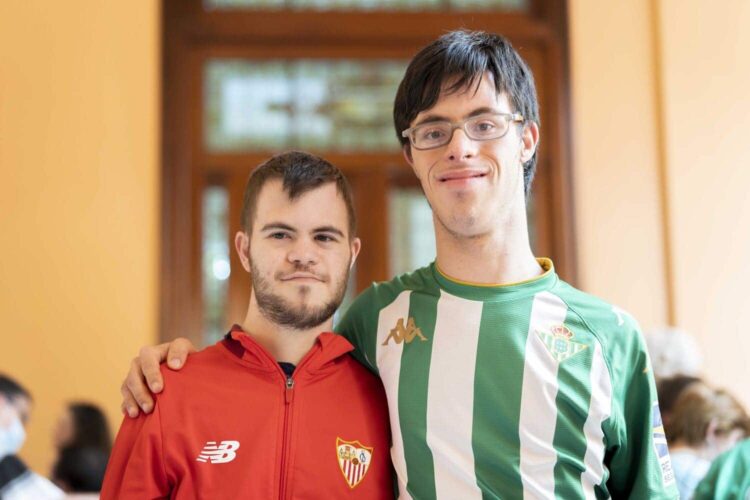 Personas con síndrome de down en la presentación del Derbi solidario