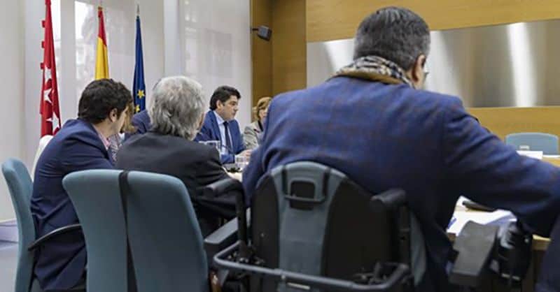 Representantes en la mesa de la Comisión