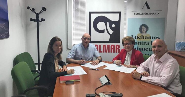 Firma del acuerdo entre Kalmar y Fundación Adecco