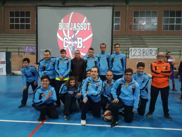 Algunos miembros del equipo Aderes Burjassot