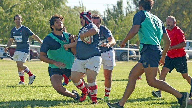 Agustín con Síndrome de Down jugando al rugby