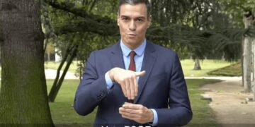 Pedro Sánchez interpretando en lengua de signos