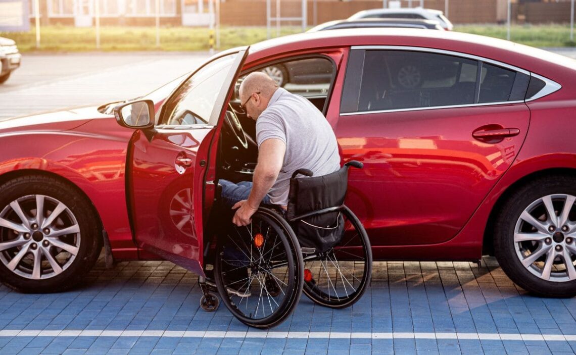 Ahorro de personas con discapacidad al comprar un coche