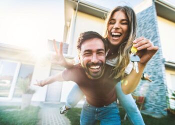 Ahorrar en la compra de una casa./ Licencia Adobe Stock