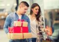 Ahorrar en regalos de Navidad./ Foto de Canva