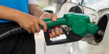 La OCU señala cual es el día más barato para echar gasolina