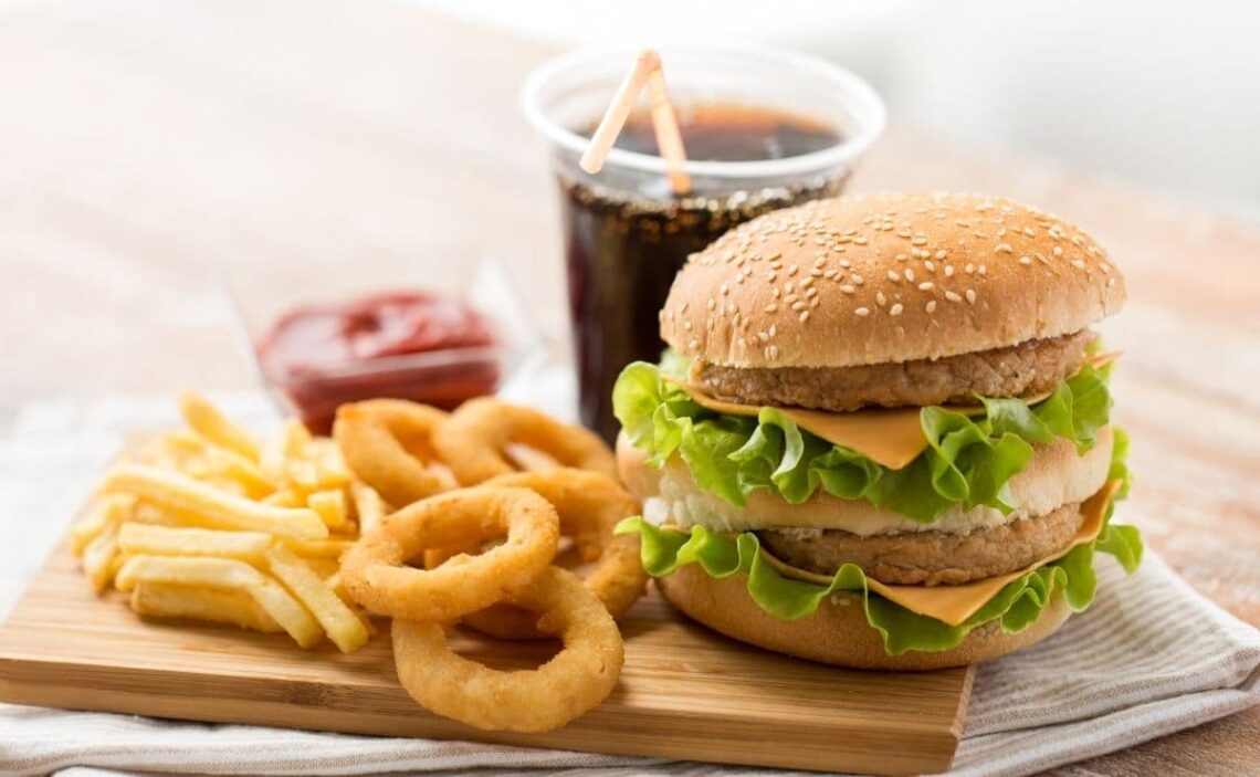 OCU avisa del “peligro” de los alimentos ultraprocesados para la salud