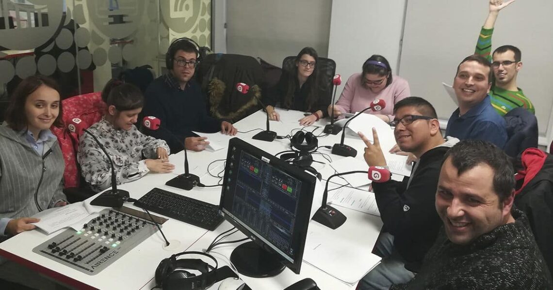 Alumnos con discapacidad formándose