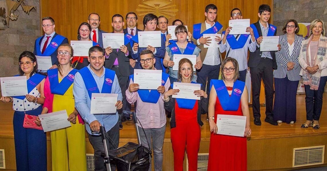 Jóvenes con discapacidad intelectual se gradúan por la Universidad de A Coruña
