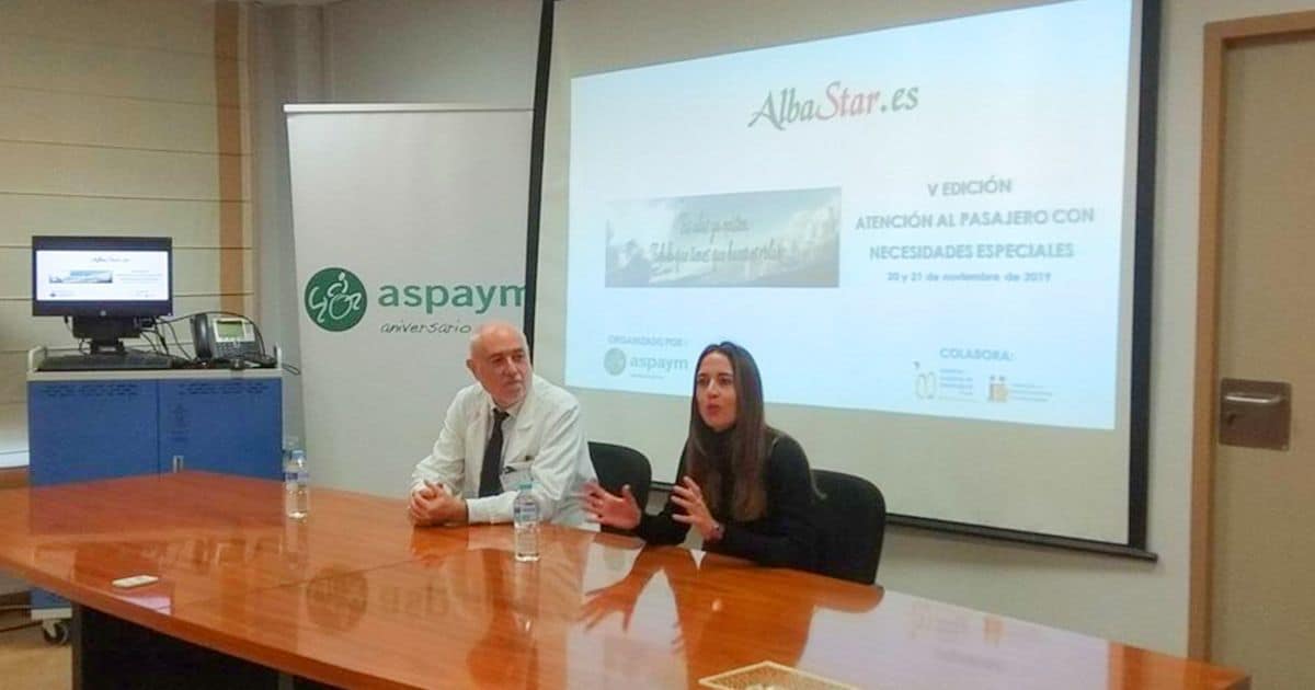 Aspaym explicando a tripulación