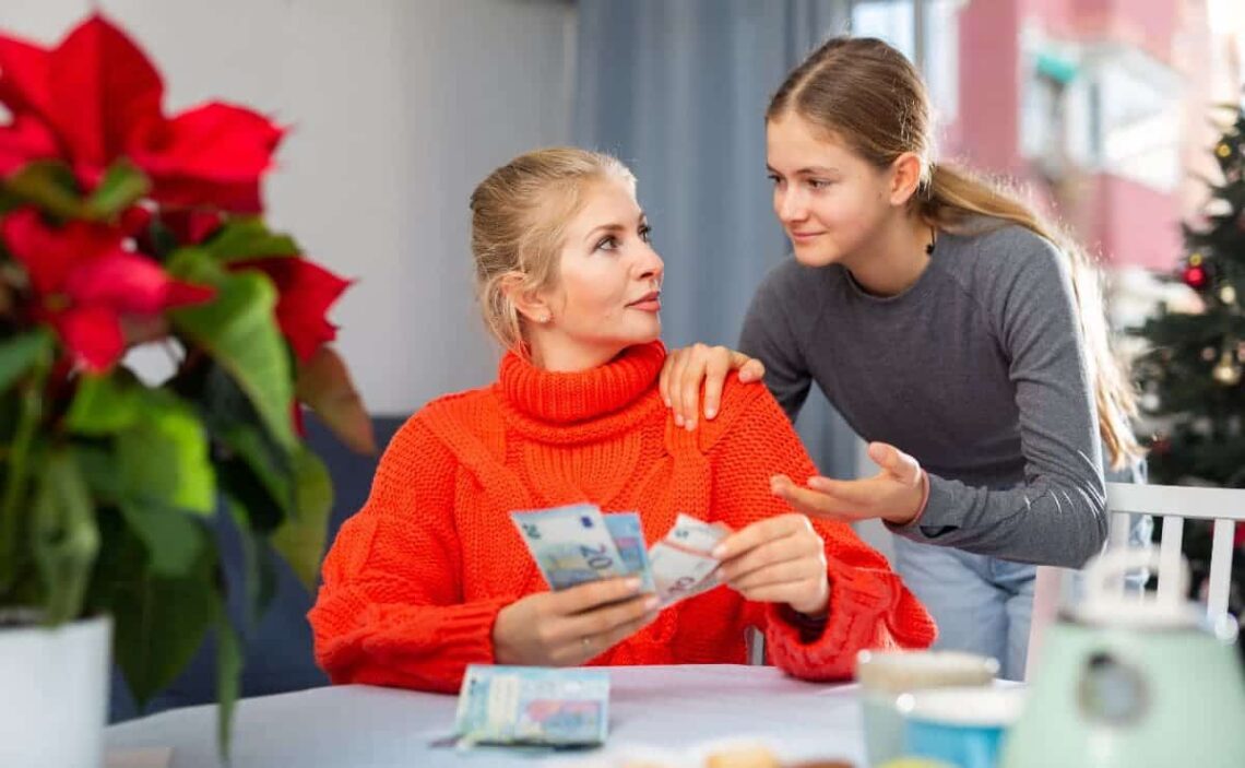 Ayudas de la Seguridad Social a la maternidad./ Licencia Adobe Stock