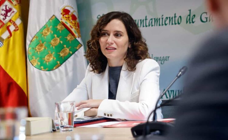 Isabel Díaz Ayuso cheque Comunidad de Madrid personas mayores