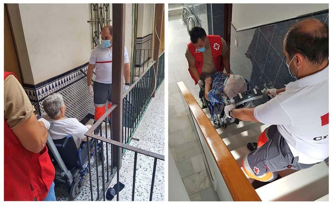 "Bajemos a la calle", el programa de ayuda a mayores de la Cruz Roja