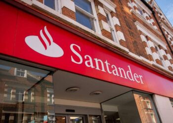 Domiciliar nómina en Banco Santander./ Licencia Adobe Stock