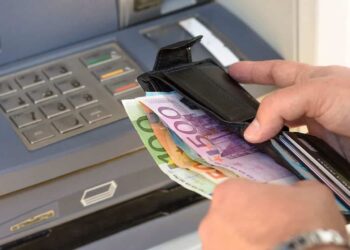 Domiciliar la nómina en Banco Santander./ Foto de Canva