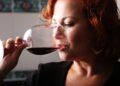 Beber vino tinto