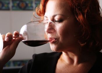 Beber vino tinto