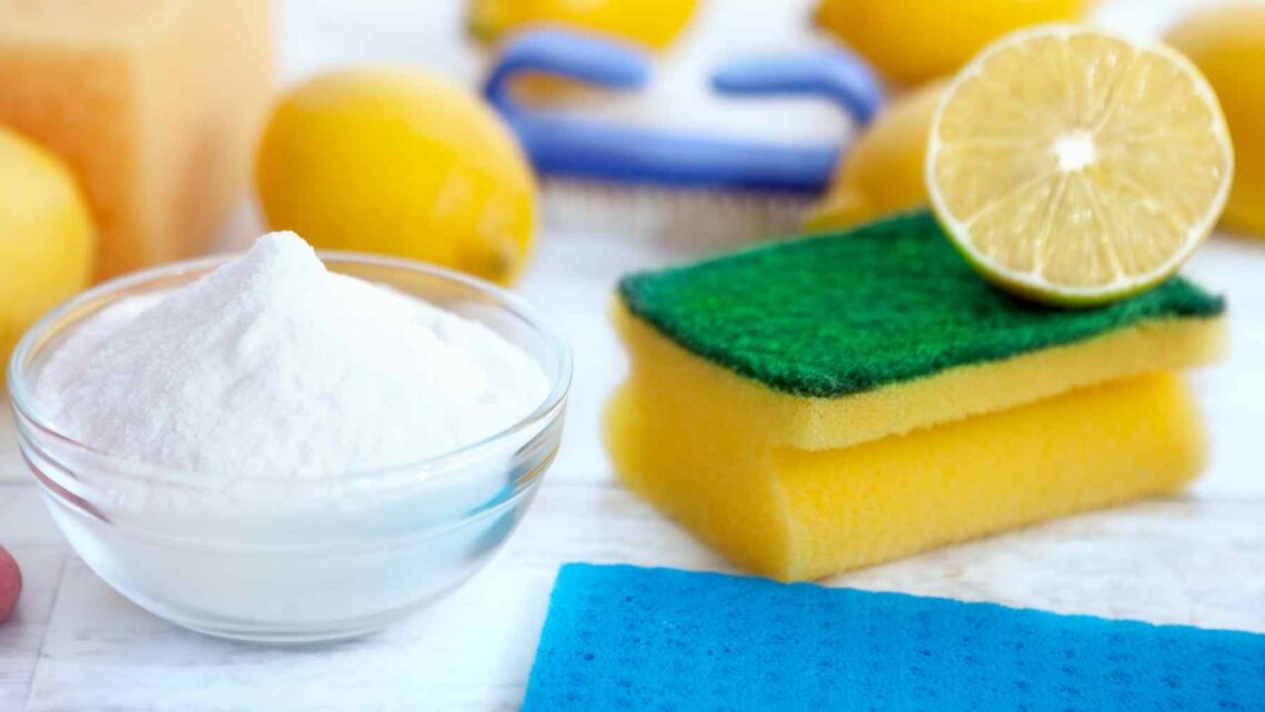 El truco infalible para limpiar azulejos con bicarbonato de sodio y limón