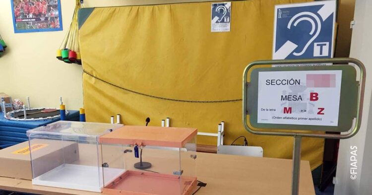 Bucle magnético instalado en una mesa electoral