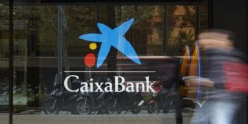 CaixaBank lanza "el más completo" servicio de atención para personas mayores