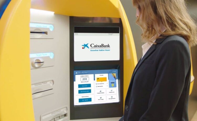 Comisión de CaixaBank cajero automático./ Foto de Canva