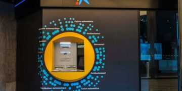 Cajero automático de CaixaBank sacar dinero en efectivo
