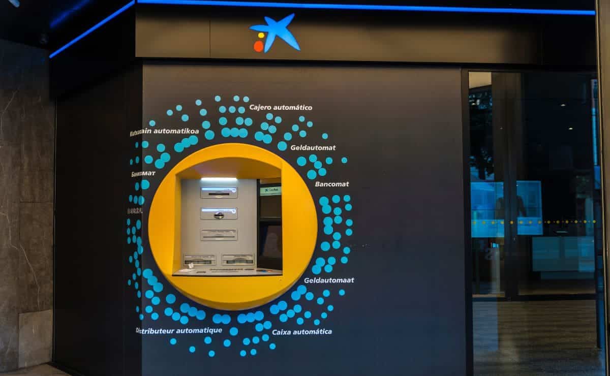 Cajero automático de CaixaBank sacar dinero en efectivo