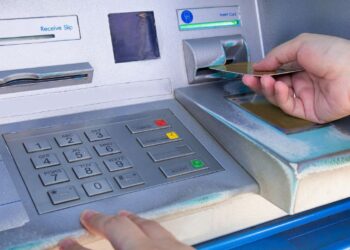 Clonadores de tarjeta en cajeros automáticos