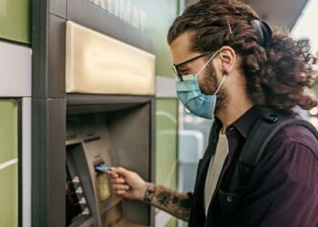 Sacar dinero de cajero automático