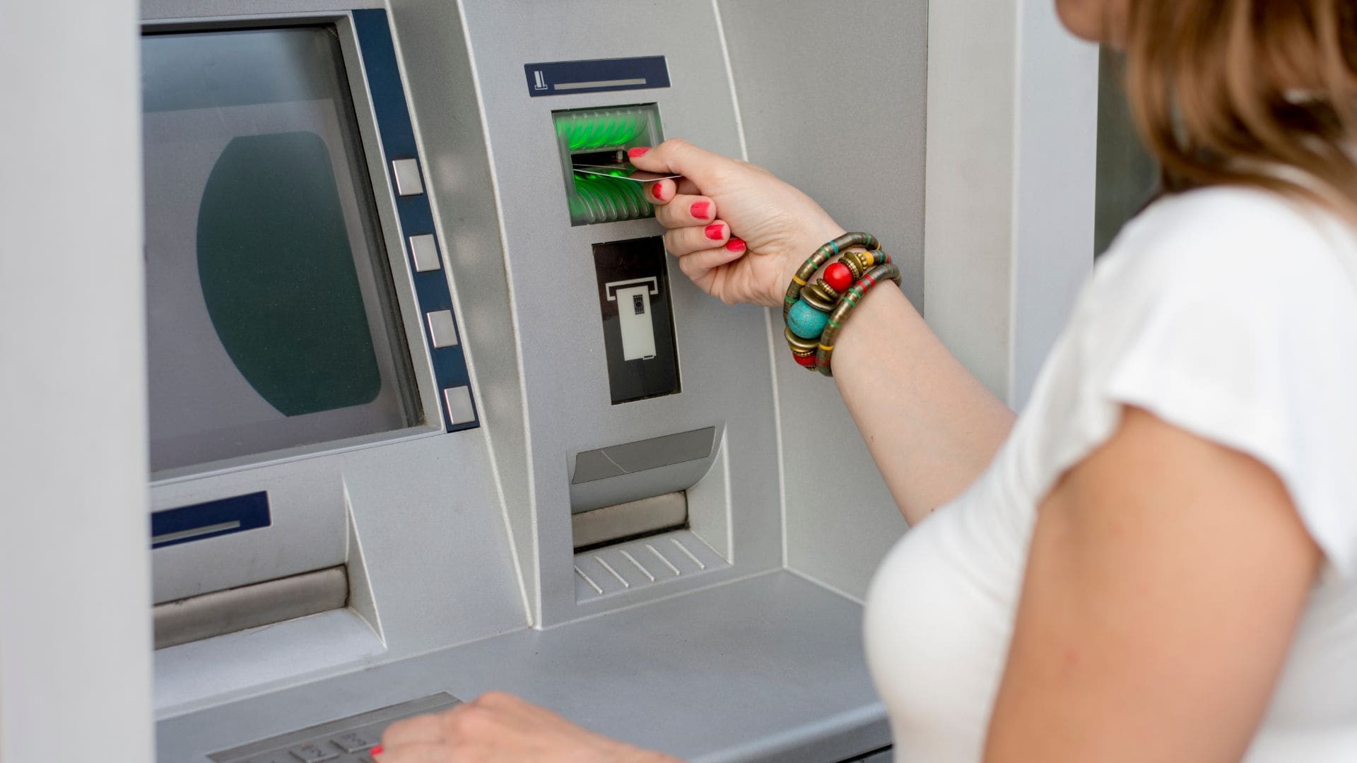 Aviso sobre sacar dinero en cajero automático